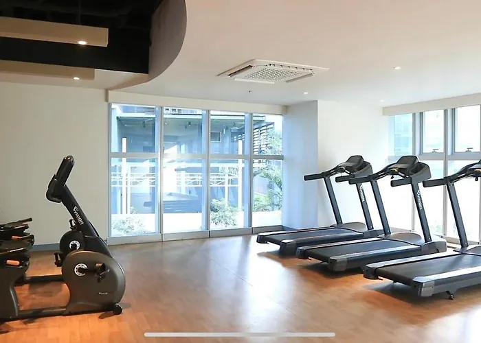 1 Bedroom Uptown Parksuites Bgc, High Floor, Morning Sun