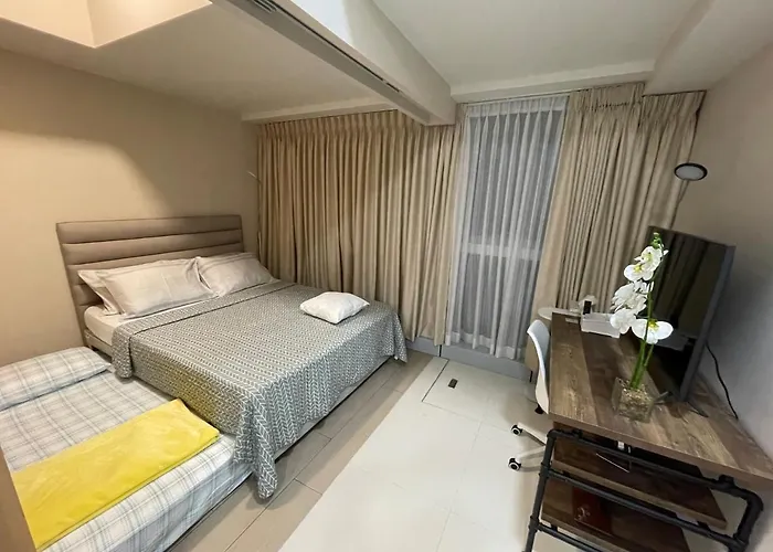 1 Bedroom Uptown Parksuites Bgc, High Floor, Morning Sun