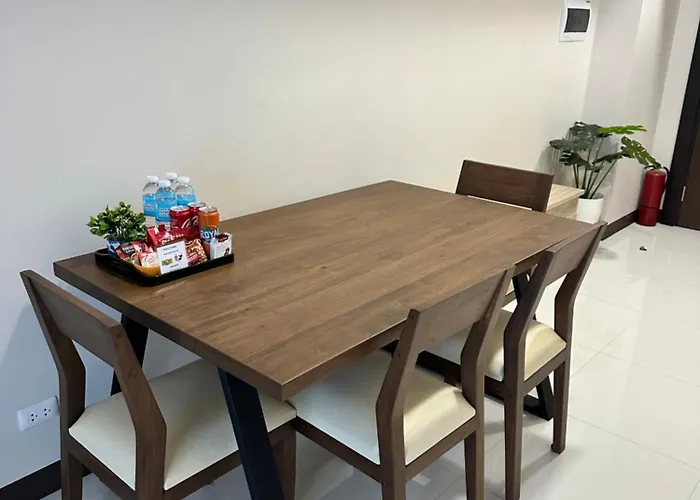 1 Bedroom Uptown Parksuites Bgc, High Floor, Morning Sun